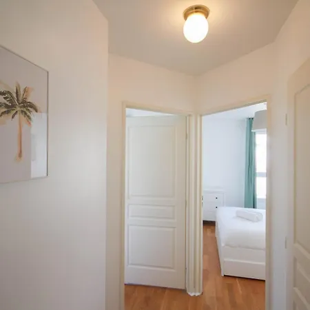 Отель 2ch Elevator, Terrace, Private Parking.