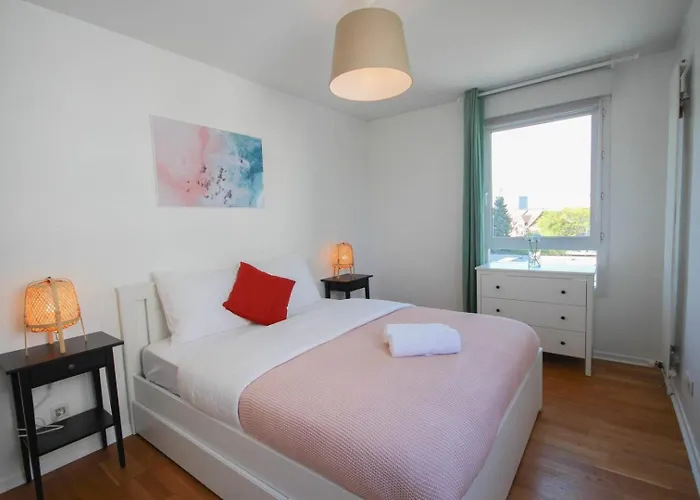 2ch Elevator, Terrace, Private Parking. *